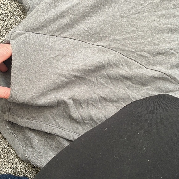 👑 2/$40 👑 Fabletics short sleeve hoodie - Picture 12 of 12